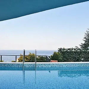 In Ziza, Rooftop Swimming Pool , Abbazia Croazia